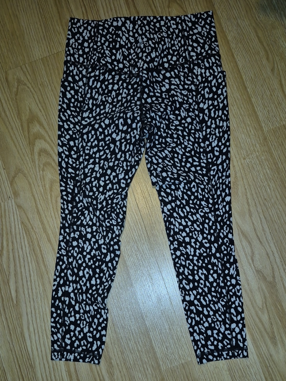 Athleta Salutatuon Stash Pocket II High-Rise 7/8 Leopard Tight..like New